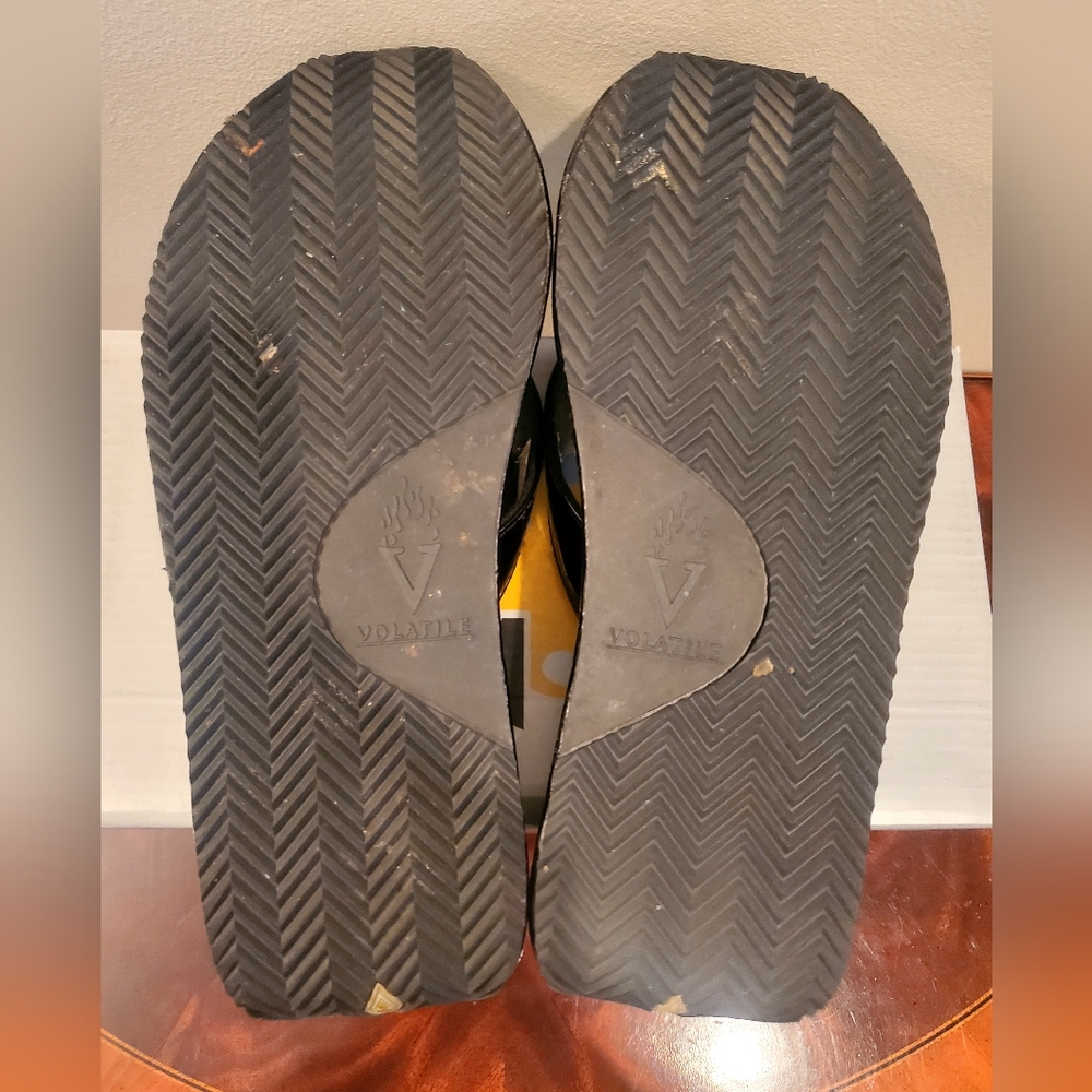 LIGHTLY USED Volatile Downunder Black Women's Size 9 Sandals - Picture 7 of 9